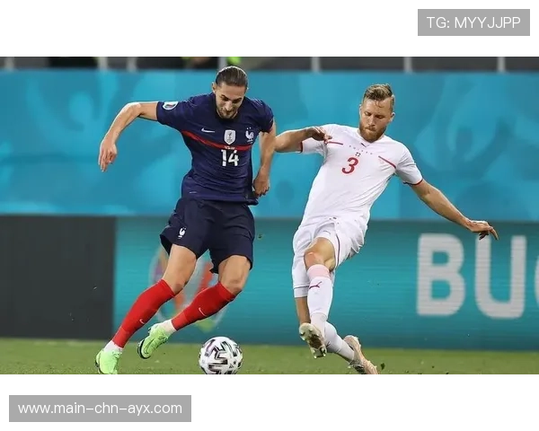 罗马边路推节奏明显加快迫使对手连环失位